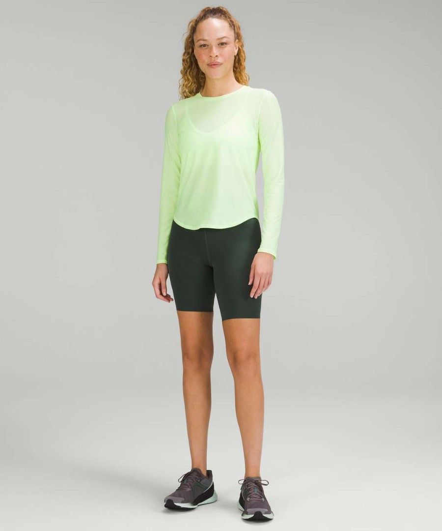 LULULEMON Base Pace Reflective Hi Rise Shorts (Category: Activewear) located in Manila. Submitted by thriftspotting (Listing ID 1467967028, Image 2). Description: issue : May small discoloration lang po sa may front Hem ng shorts. pero aside from that the item is in really great condition. walang himulmol sa crotch area and whole shorts..
