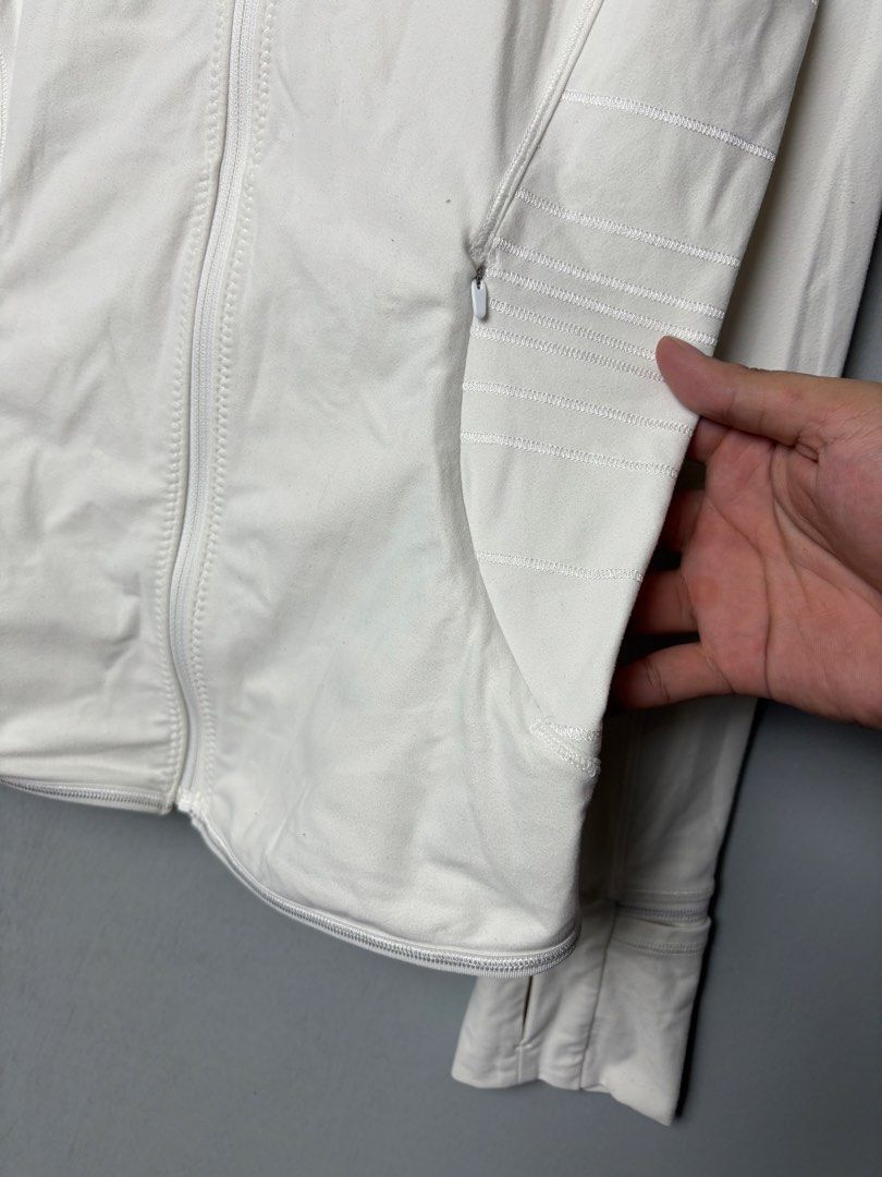 Lululemon Define Jacket *Ribbed* (Category: Coats, Jackets and Outerwear) located in Mandaluyong City. Submitted by fellas_ph (Listing ID 1467939567, Image 3). Description: Excellent condition Washable dirt only Size 6 17" Width 24.5" Length.