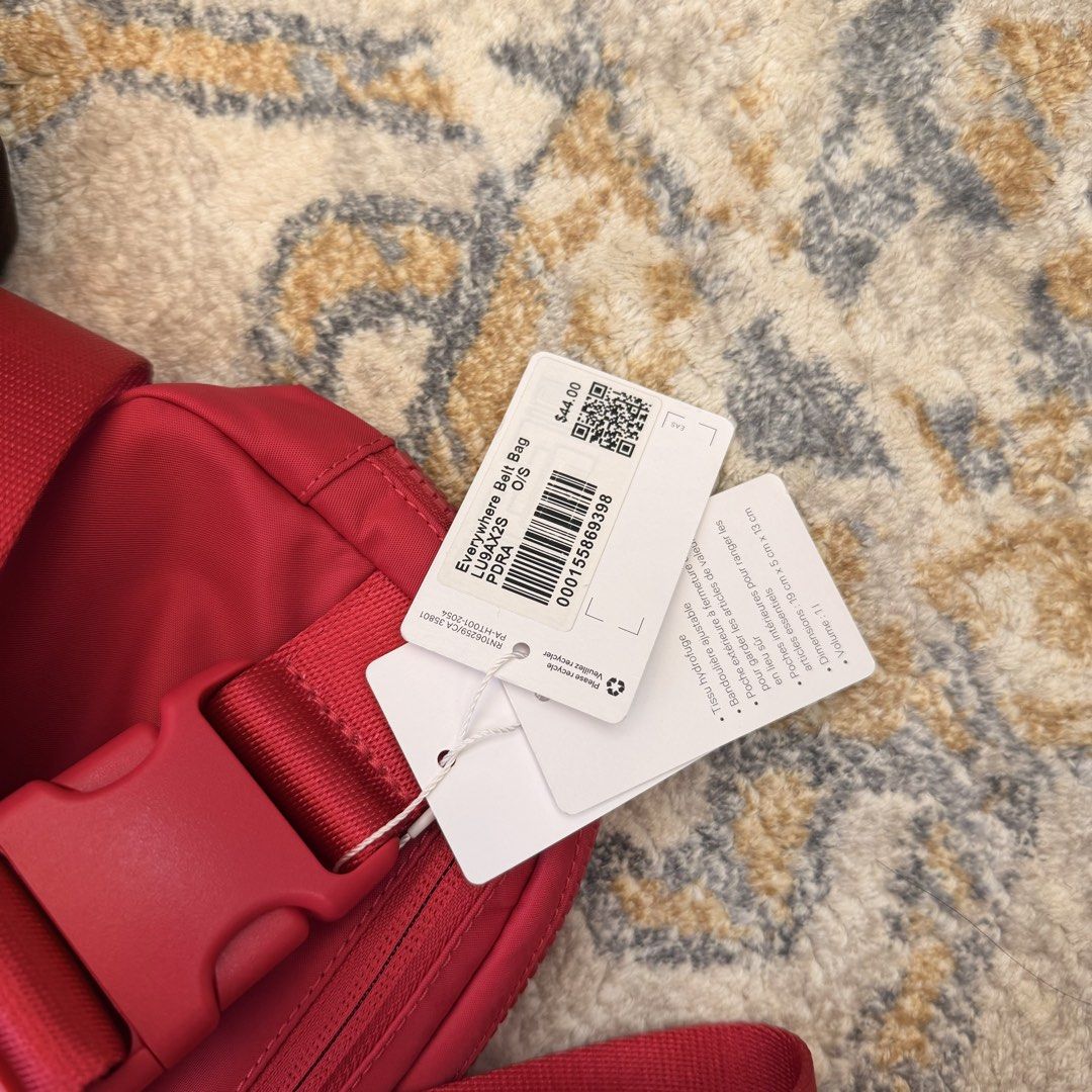 Lululemon Everywhere Belt Bag (Category: Belt bags, Clutches and Pouches) located in Angeles City. Submitted by alexandramhaey (Listing ID 1467875741, Image 2). Description: brand new, perfect for christmas gifting 🎁 with tag price, no paper bag included .