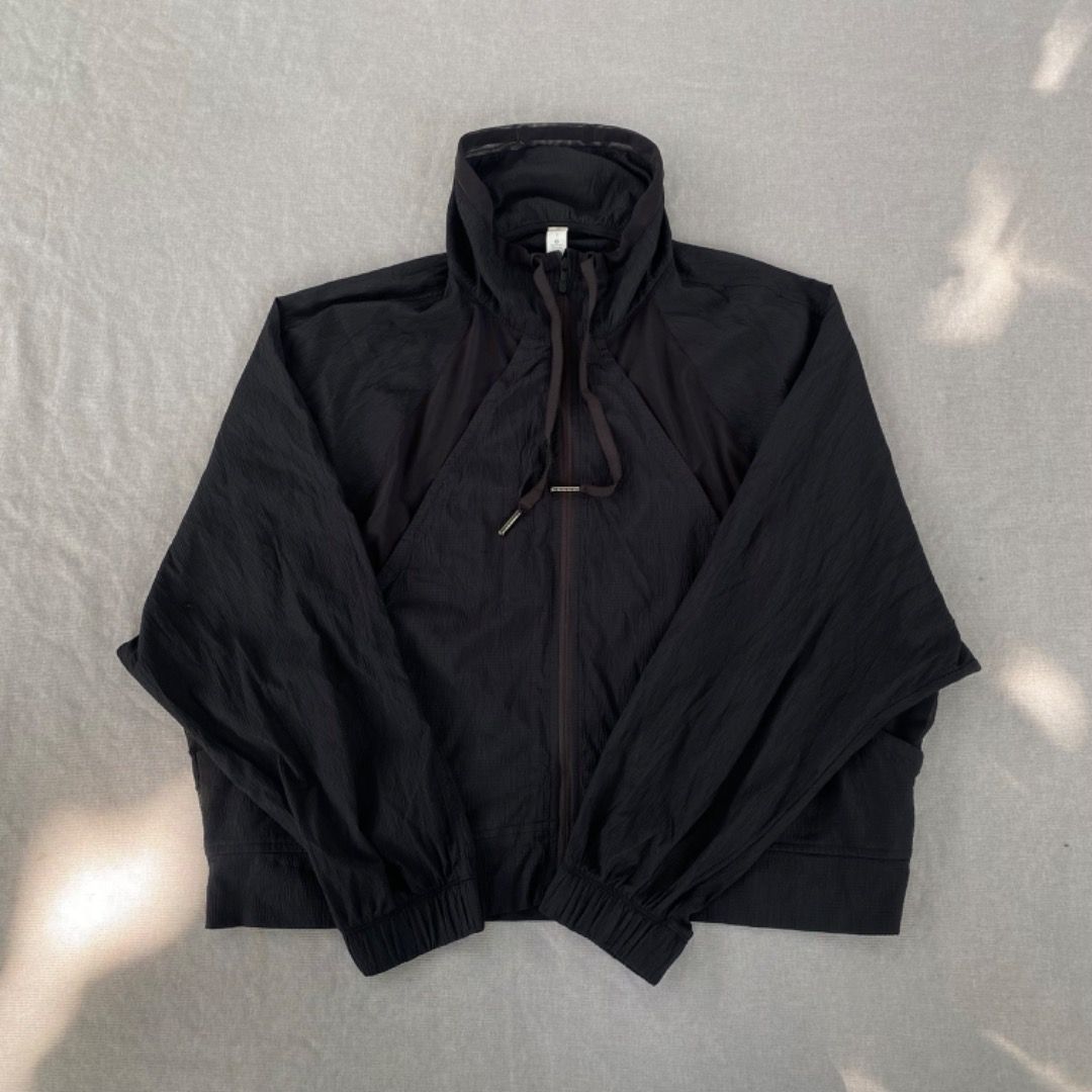 Lululemon Get Going Jacket (Category: Coats, Jackets and Outerwear) located in Leyte. Submitted by g.tmills24 (Listing ID 1467988188, Image 2). Description: Want to sell.✨ Lululemon Depth Jacket Lace Black Orig Size: 2 on tag Fits Medium to Large No issue Excellent to As New 1k free shipping Dm me💌.