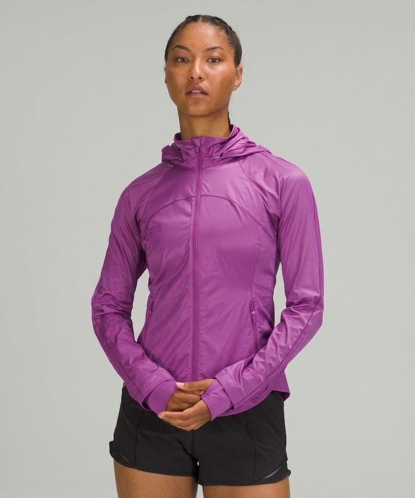 LULULEMON GOAL SMASHER JACKET WITH HOOD (Category: Coats, Jackets and Outerwear) located in Santa Rosa. Submitted by alejon007 (Listing ID 1467961522, Image 1). Description: LULULEMON GOAL SMASHER JACKET WITH HOOD 100% Legit Excellent condition No issues Size 6 fit medium womens PRIC 1⃣4⃣8⃣0⃣ PM.