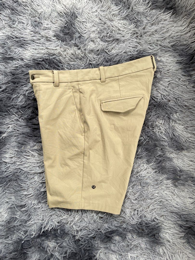 Lululemon khaki original 💯 (Category: Chinos) located in Daraga. Submitted by pangs192325 (Listing ID 1467944102, Image 1). Description: Lululemon short (Stretch) Size 32-33 Need wash may black dot tanggal yan Excellent condition No issue Location Bicol Albay .