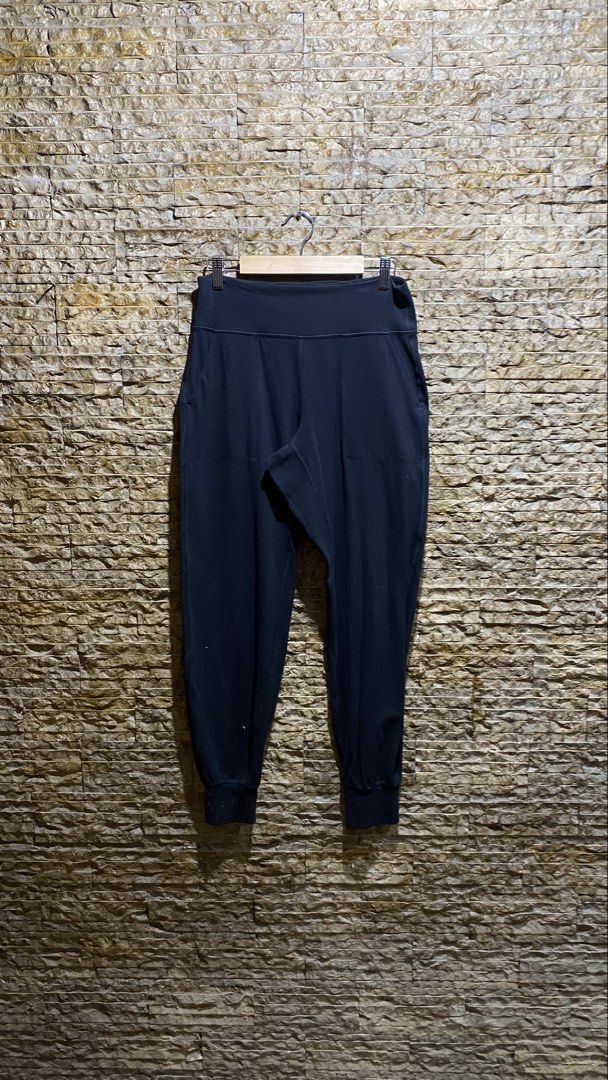 Lululemon Leggings (Category: Other Bottoms) located in Caloocan City. Submitted by curatedgoods.ph (Listing ID 1468051890, Image 2). Description: .