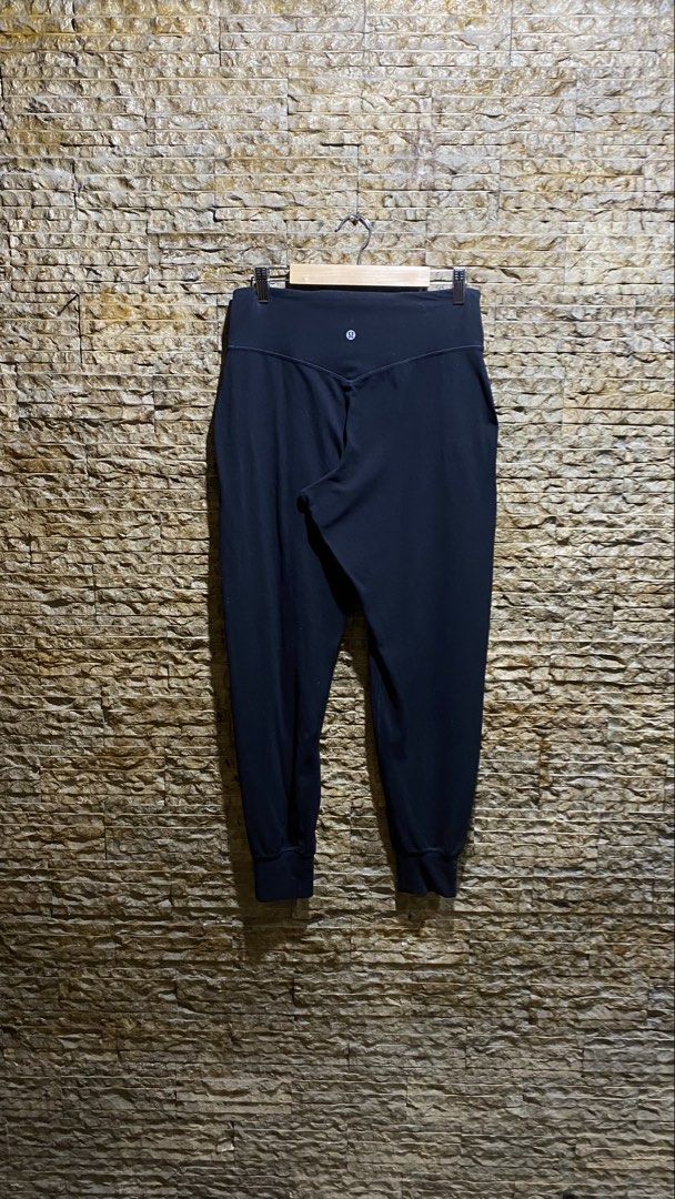 Lululemon Leggings (Category: Other Bottoms) located in Caloocan City. Submitted by curatedgoods.ph (Listing ID 1468051890, Image 1). Description: .