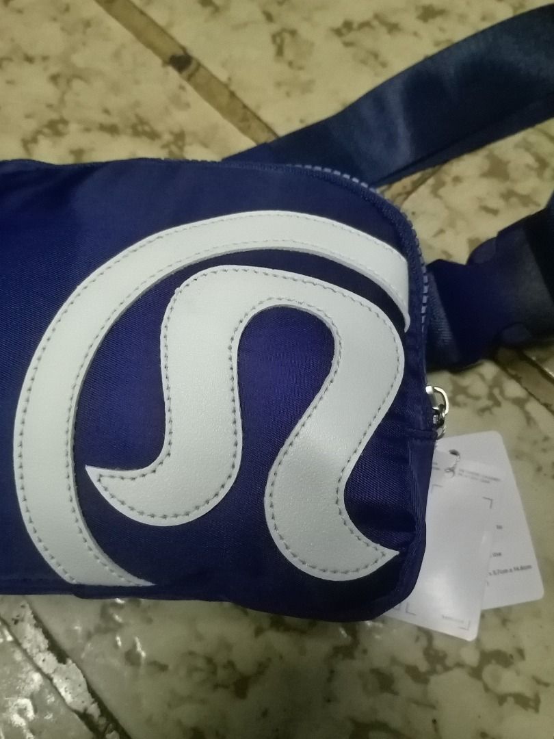 Lululemon Navy Blue Belt bag (Category: Belt bags, Clutches and Pouches) located in Aguinaldo. Submitted by baguioukayukay2600 (Listing ID 1467879656, Image 3). Description: .