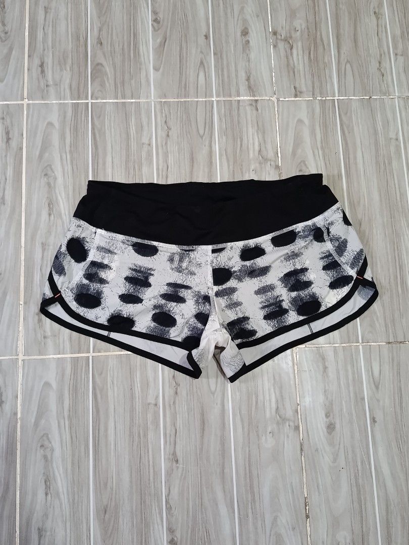 LULULEMON SPEED SHORT (freeshipping) (Category: Activewear) located in Quezon City. Submitted by gyl-stop (Listing ID 1468012391, Image 1). Description: free shipping with inner brief 30-32 x 10.5 very good condi cr: 9.5/10 issue: need restitch may maliit na hiwa.