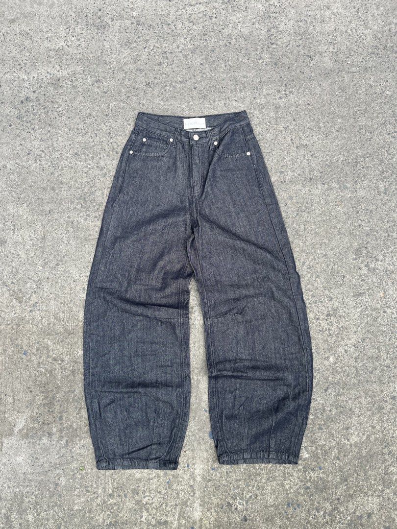 Lumande Raw Barrel Denim (Category: Jeans) located in Cavite. Submitted by kulotjunks (Listing ID 1467894831, Image 1). Description: Lumande Raw Barrel Denim Size: Small Waist: 27 Length: 42 Thigh: 13 Hem: 9 Excellent Condition 🏷️ Price: ₱800.