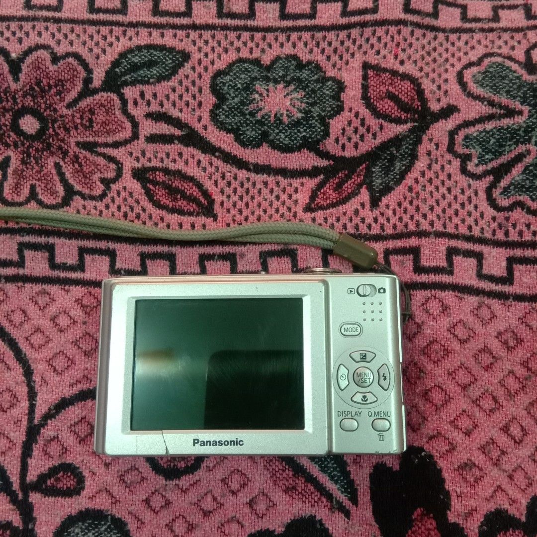 Lumix Panasonic Digital Camera 10 MP (Category: Cameras) located in Cainta. Submitted by oreo_cat01 (Listing ID 1467877823, Image 2). Description: 10 mega pixel with free camera mini bag with free OTG card/reader writer with charger and battery camera flaws as shown on pics.