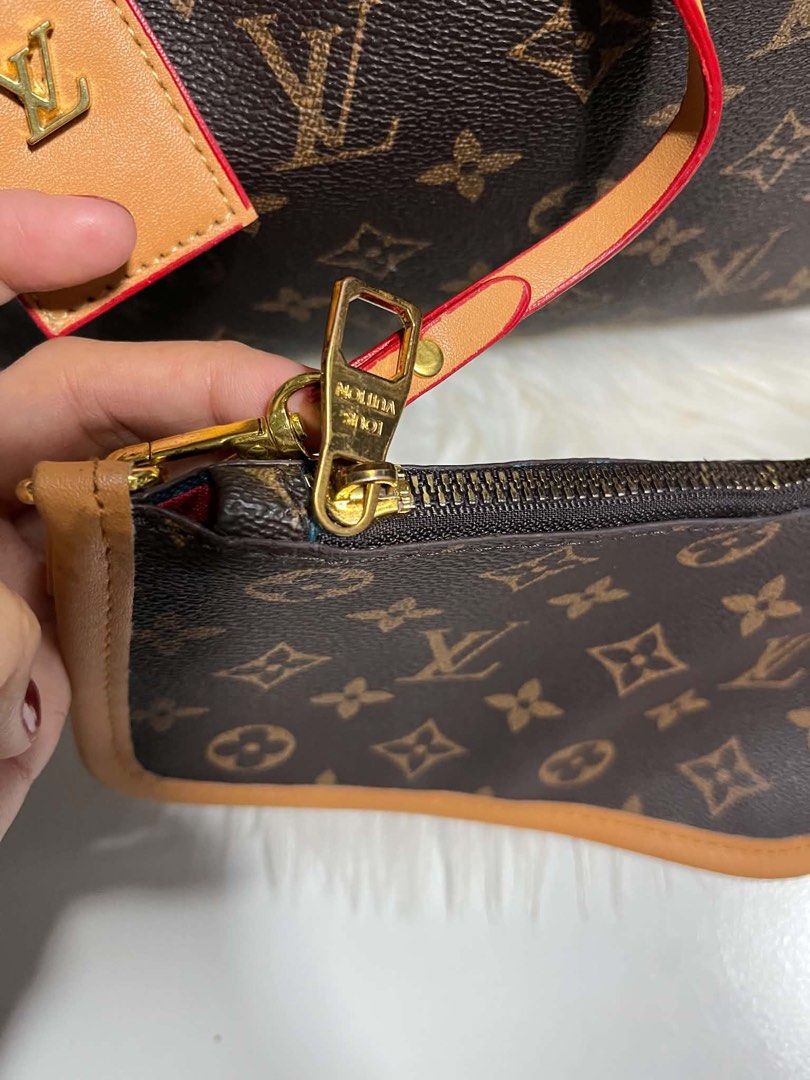 Lv Carryall MM monogram (Category: Shoulder Bags) located in Caloocan City. Submitted by trebdy01 (Listing ID 1467862050, Image 3). Description: .