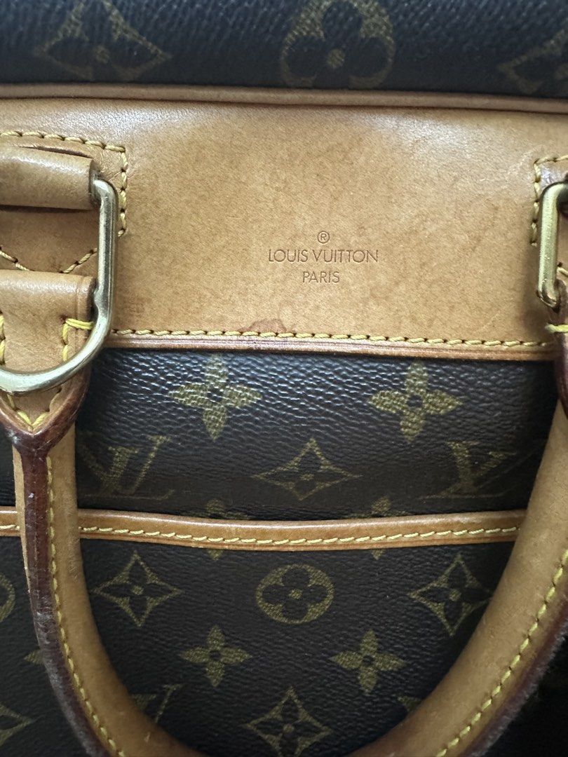 LV Deauville (Category: Luxury Bags & Wallets) located in Del Monte. Submitted by valin. (Listing ID 1467930880, Image 2). Description: With dustbag and lock.