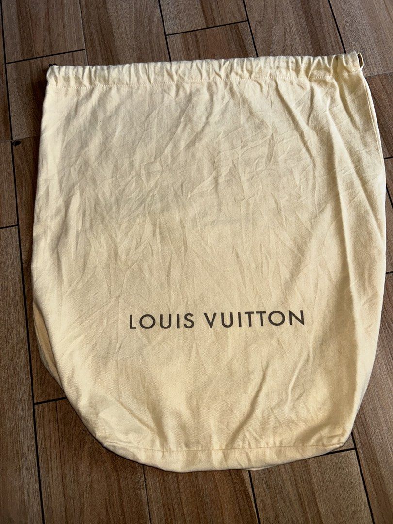 LV DUST BAG (Category: Purses & Pouches) located in General Santos City (Dadiangas). Submitted by grasya_12 (Listing ID 1467953072, Image 2). Description: LV DUST BAG - minimal signs of usage - size indicated sa pic .