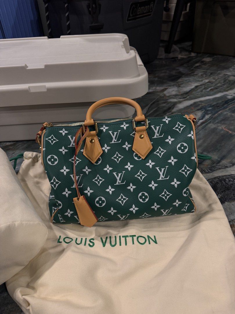 LV P9 (Category: Sling Bags) located in Makati City. Submitted by at68studios (Listing ID 1468032008, Image 1). Description: .