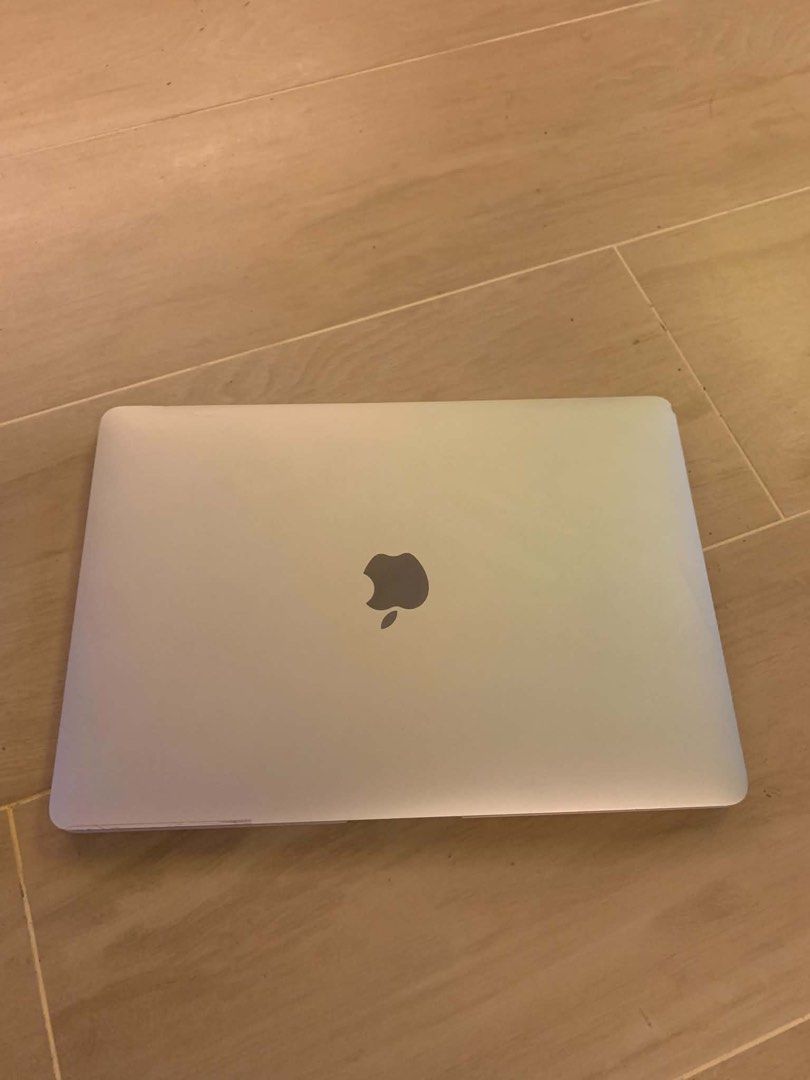 macbook air i5 2018 (Category: Laptops & Notebooks) located in Manila. Submitted by hometechieonlineshop (Listing ID 1467840018, Image 2). Description: macbook air 2018 intel core i5 8gb ram 256gb ssd macos sonoma apps microsoft office with charger issue: dent and scratch see pics to check.