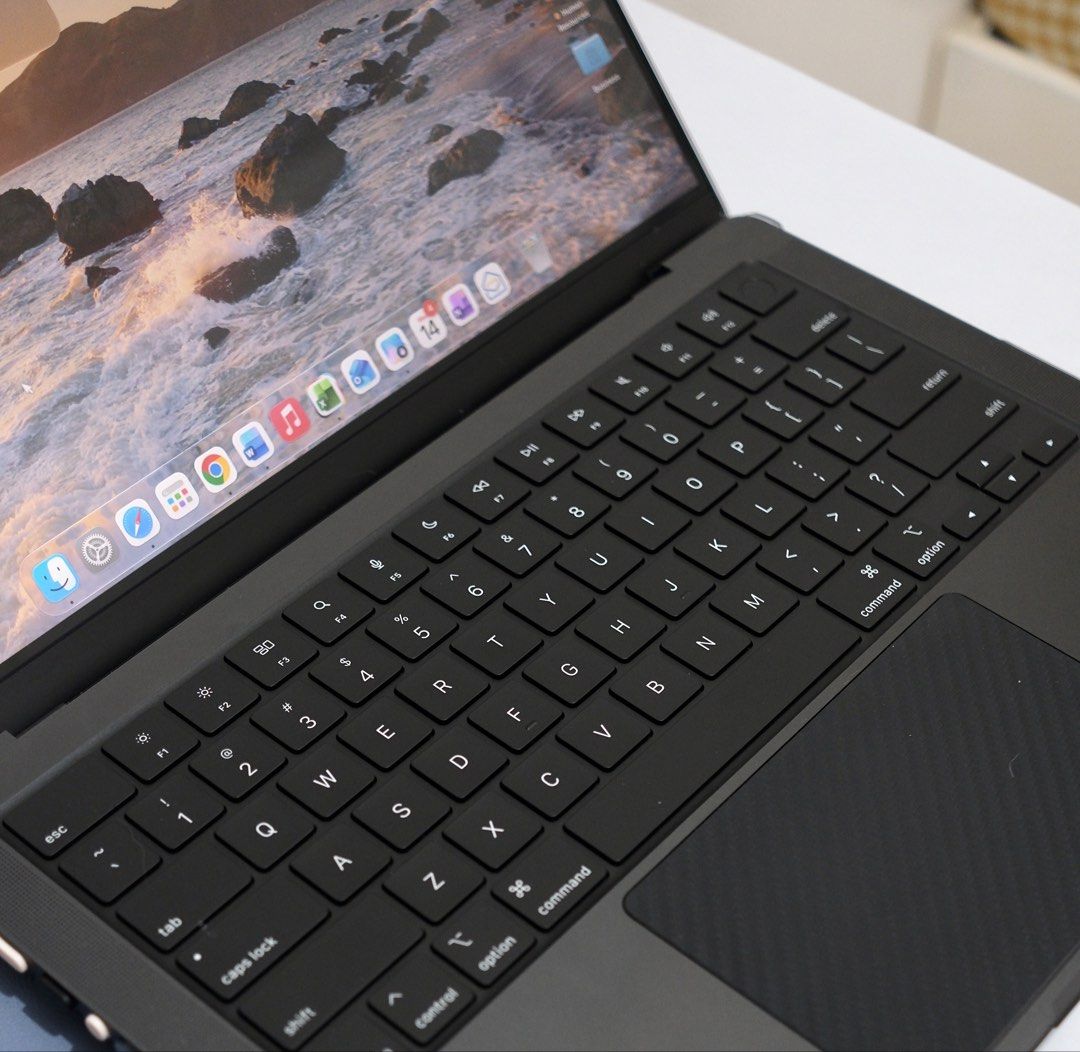 Macbook Pro Space Black (M5 chip), 14” / 1TB, 32GB ram (Category: Laptops & Notebooks) located in Manila. Submitted by sellerfrompasigcavite (Listing ID 1467985030, Image 2). Description: Quick details: Macbook Pro, Space Black (M5 chip), 14” / 1TB, 32GB ram + 3 years AppleCare Protection Plan PRICE: 162K (nego for sure buyers - get this na bago pa magtaas macbook prices bc of AI) M5 Chip, 10‑core CPU, 10‑core GPU, 16‑core Neural Engine (100% Bat