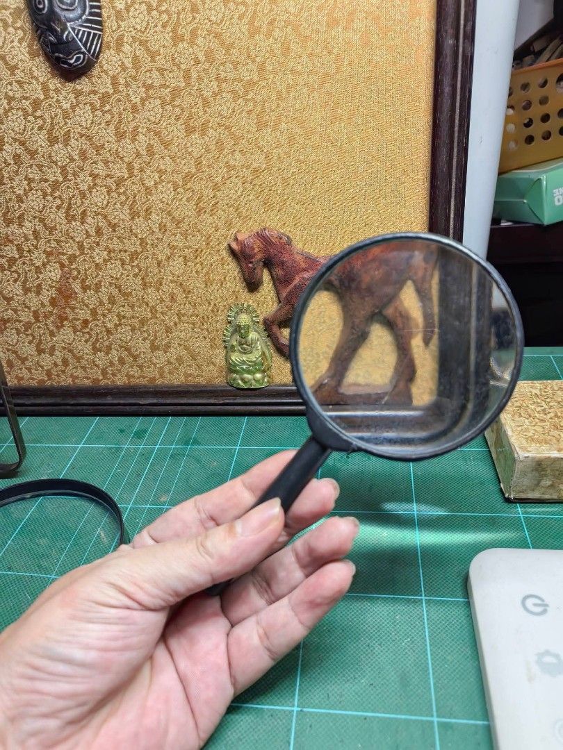 Magnifying Glass (Category: Craft Supplies & Tools) located in Cebu City. Submitted by dudes_villanueva (Listing ID 1467895286, Image 3). Description: Magnifying Glass Handle & Casing: Plastic In good condition as is where is see all pics..