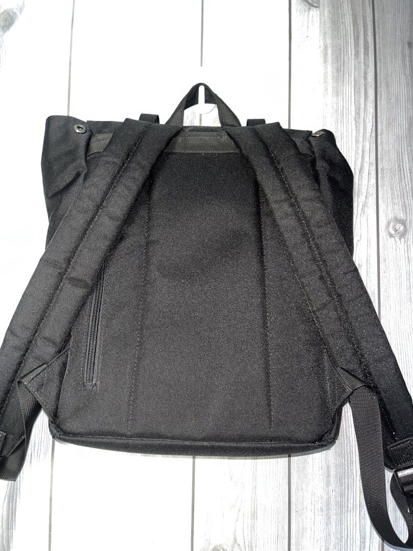 MAH 1982 SIRO BLACK BACKPACK (Category: Backpacks) located in Manila. Submitted by rbernadette_ (Listing ID 1467860528, Image 2). Description: Fit for 14 inch laptop/tablet/ipad Waterproof (proven and tested when I was still studying) Used thrice for thesis purposes. Not using it anymore (I graduated). No one will use it na so I'm decluttering it. There are no dirt, stains, and other flaws. It's like new. Can do both meet-ups and delivery via JnT
