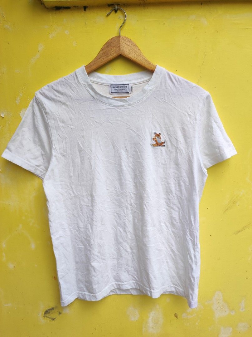 Maison Kitsuné White Fox Patch T-Shirt (Category: Shirts) located in Cuartero. Submitted by tripthriftfinds (Listing ID 1467879757, Image 1). Description: - Brand: Maison Kitsuné - Color: White - Size: XS - Material: 100% Cotton (Made in Portugal) - Design: Iconic sitting fox patch on chest, classic crew neck, short sleeves - Condition: Clean piece with solid collar and cuffs; has minor storage wrinkling and needs a quick iron.