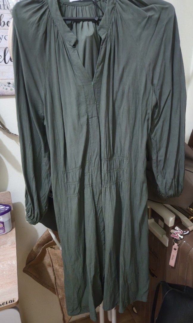 Mango Casual Dress (Category: Dresses) located in Paranaque City. Submitted by mhelai08.collections (Listing ID 1467846039, Image 2). Description: size small (may fit up to M frame) color is moss green guaranteed original fabric is really nice rfs: decluttering loc is Paranaque valley5.