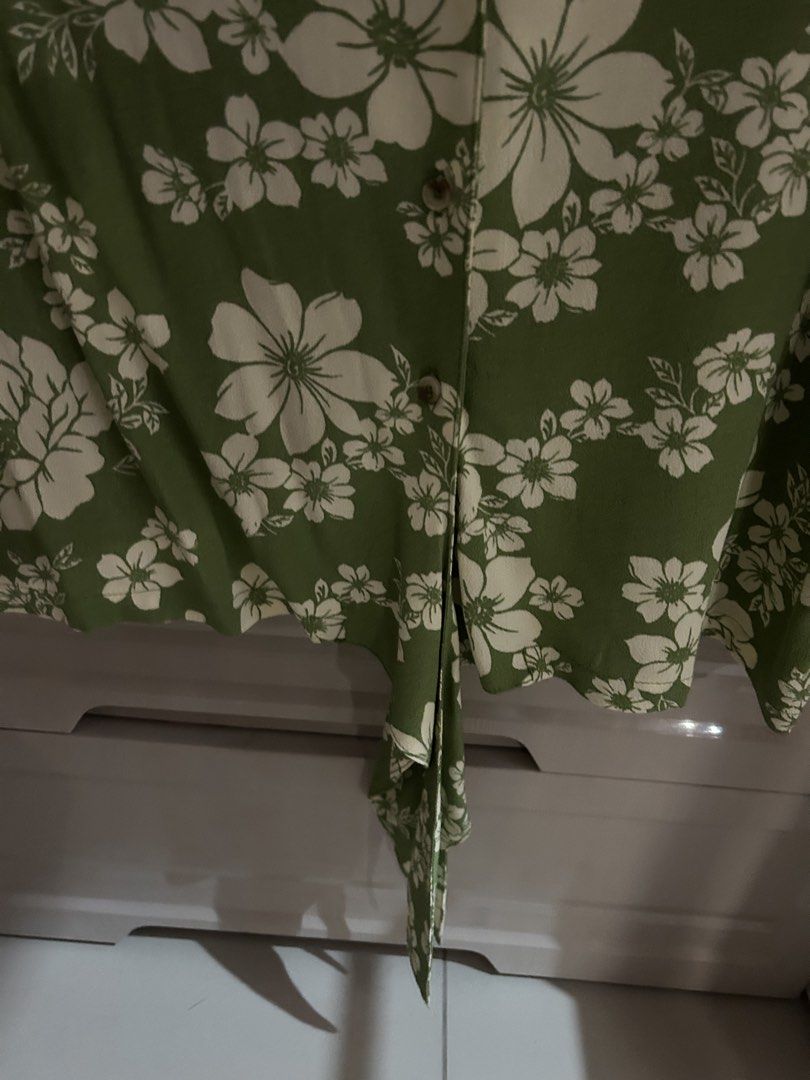 MANGO Green Floral Tie-Front Short Sleeve Blouse (Category: Blouses) located in Makati City. Submitted by sophcrates (Listing ID 1467984667, Image 2). Description: - Brand: MANGO - Size: EUR L / USA 8 / MEX G - Design: Green floral print with lapel collar - Details: Short sleeves, button-down front, and cute hem tie - Fabric: Lightweight and breathable, perfect for warm weather RFS: decluttering PM for more info last price indicated .