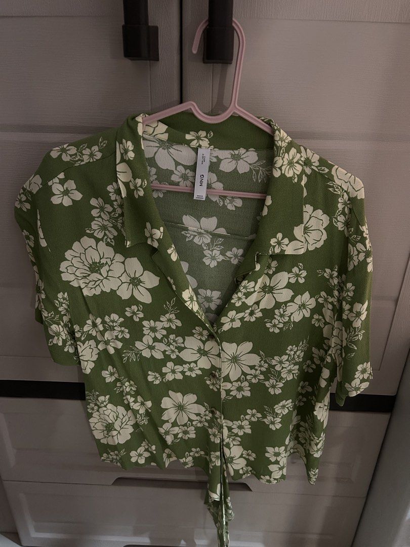 MANGO Green Floral Tie-Front Short Sleeve Blouse (Category: Blouses) located in Makati City. Submitted by sophcrates (Listing ID 1467984667, Image 1). Description: - Brand: MANGO - Size: EUR L / USA 8 / MEX G - Design: Green floral print with lapel collar - Details: Short sleeves, button-down front, and cute hem tie - Fabric: Lightweight and breathable, perfect for warm weather RFS: decluttering PM for more info last price indicated .