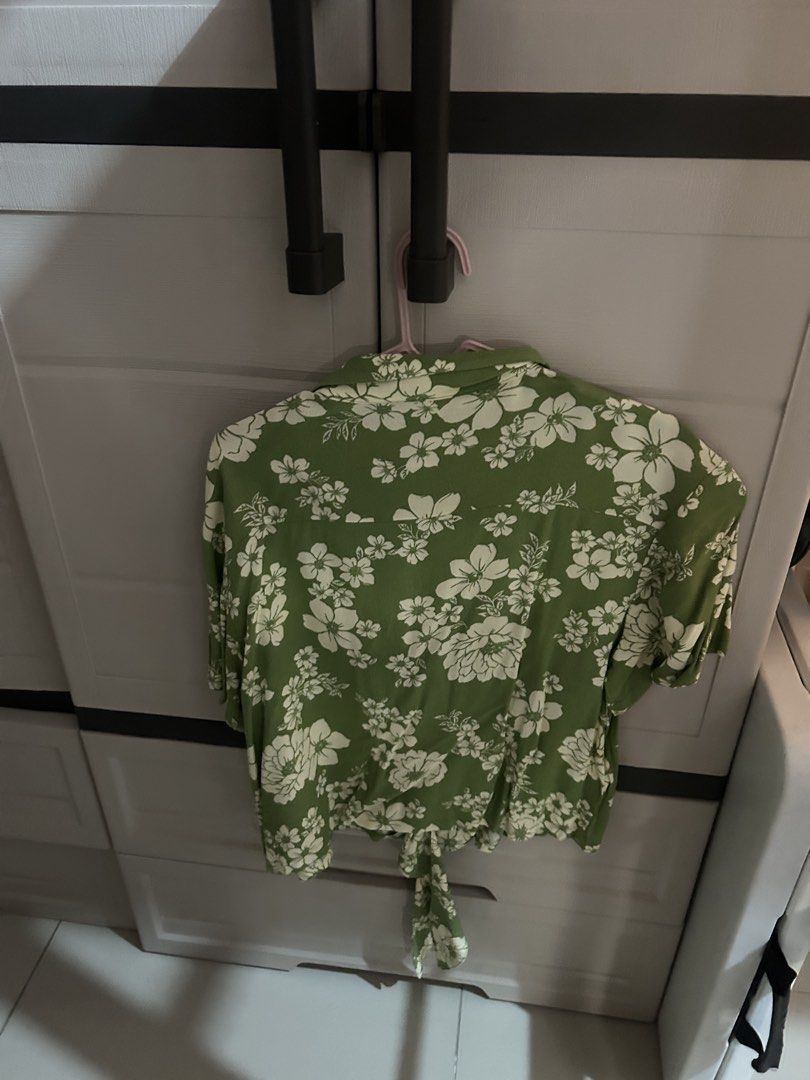 MANGO Green Floral Tie-Front Short Sleeve Blouse (Category: Blouses) located in Makati City. Submitted by sophcrates (Listing ID 1467984667, Image 3). Description: - Brand: MANGO - Size: EUR L / USA 8 / MEX G - Design: Green floral print with lapel collar - Details: Short sleeves, button-down front, and cute hem tie - Fabric: Lightweight and breathable, perfect for warm weather RFS: decluttering PM for more info last price indicated .