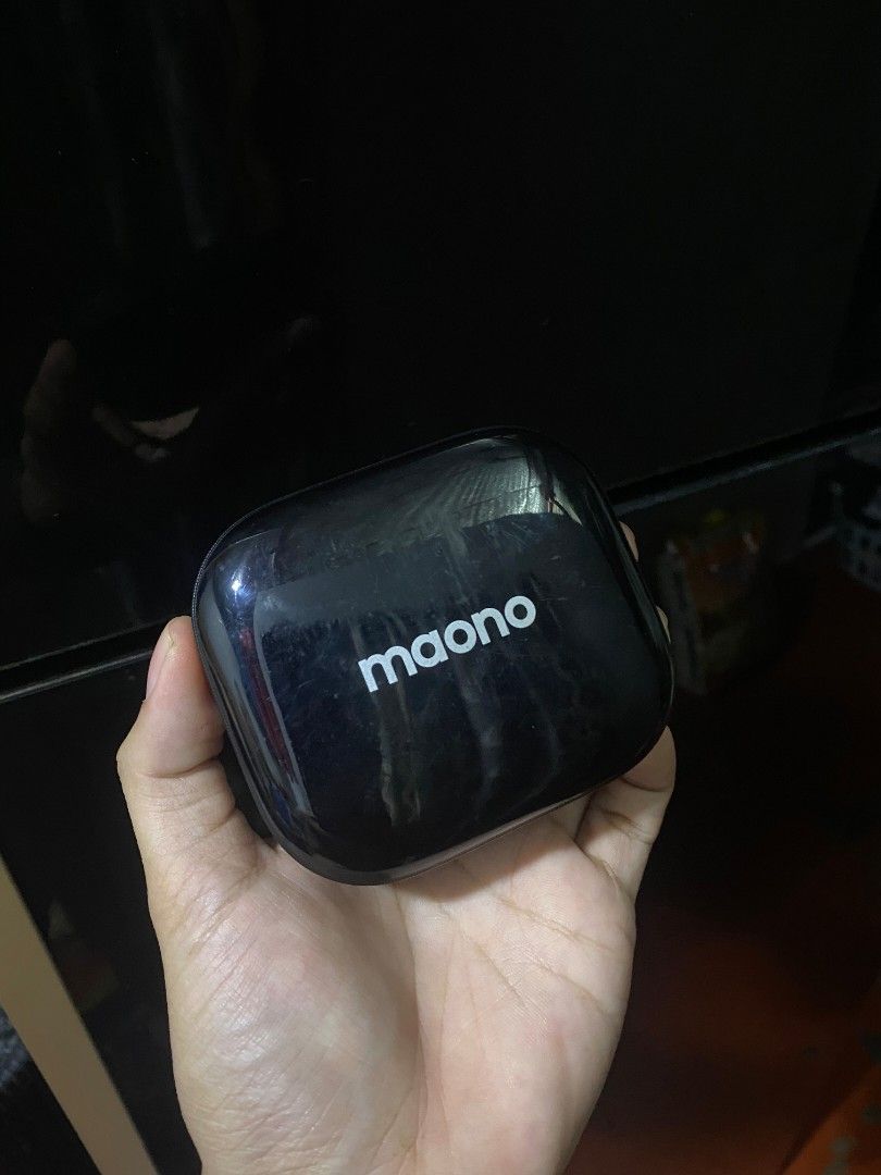 Maono wireless microphone charging case (Category: Microphones) located in Marikina City. Submitted by zach.park (Listing ID 1468047938, Image 1). Description: 1500 nalang fix price na yan! dalawang mic na yan with charging case! 3k ko yan nabili, di masyado nagamit. Location: Marikina City.