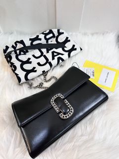 (Category: ) located in . Submitted by myvoguewradrobe (Listing ID 1467986926, Image 1). Description: .