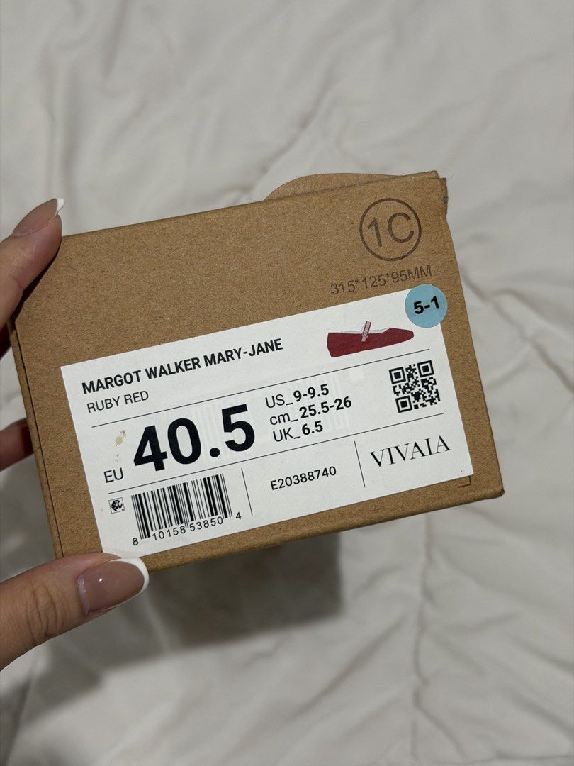 MARGOT WALKER MARY-JANE RUBY RED (Size 40.5) (Category: Flats & Sandals) located in Quezon City. Submitted by shopatgill (Listing ID 1467930200, Image 2). Description: MARGOT WALKER MARY-JANE RUBY RED (Size 40.5) Rfs: Declutter With box 📍BGC/ Mandaluyong.