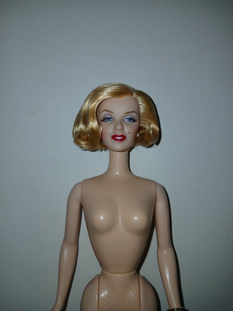 Marilyn Monroe Barbie (Category: Figurines & Statues) located in Subic. Submitted by frncnjntmr22 (Listing ID 1468050846, Image 3). Description: .