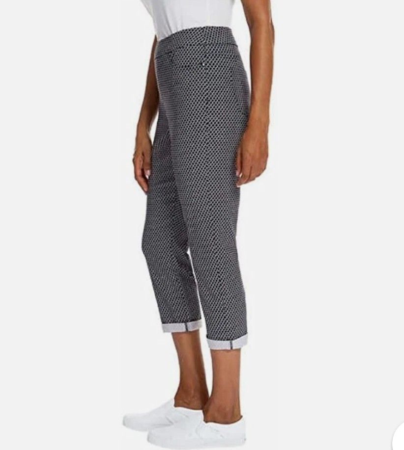 Mario Serrani Plus Size Roll Cuff Capri (Category: Jeans) located in Quezon City. Submitted by chph2nd (Listing ID 1467866375, Image 3). Description: stretchable. made in italy.