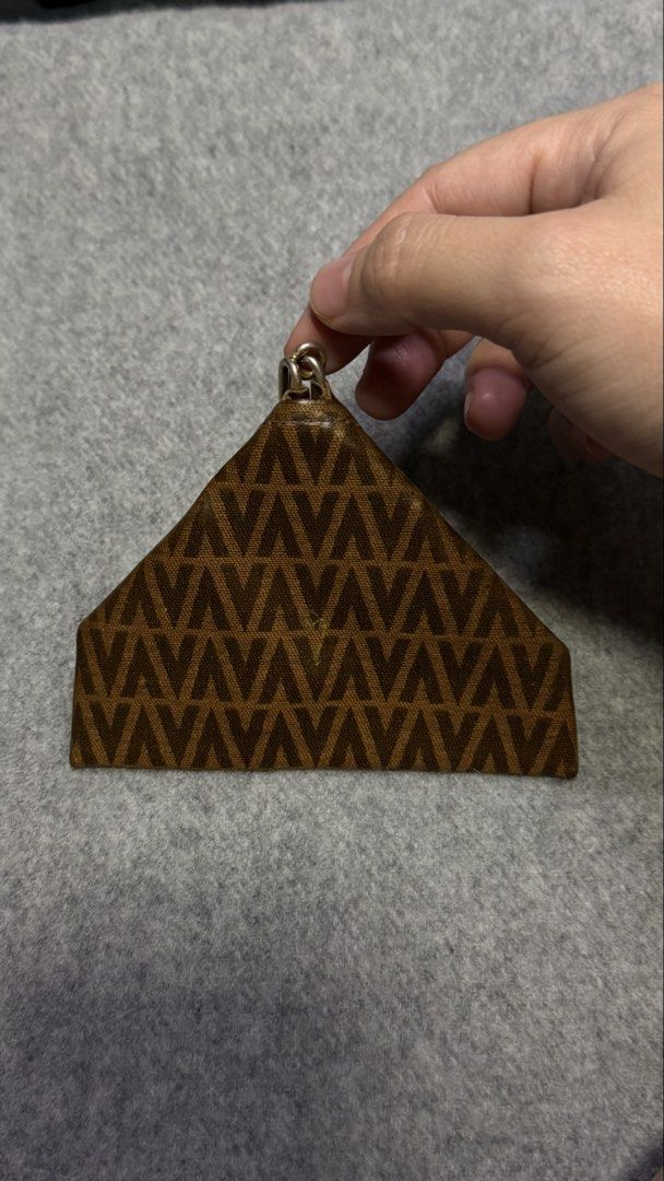 Mario Valentino Triangular Coin Purse (Category: Purses & Pouches) located in Rizal. Submitted by eecezy2thrift (Listing ID 1467904638, Image 2). Description: Cute Nito * Maganda pa po ito nilagay ko lang sa well Used * andiyan na po Lahat Details * as is 📌 𝗜𝗠𝗣𝗢𝗥𝗧𝗔𝗡𝗧 𝗡𝗢𝗧𝗘 ☟︎. 🚨◎ 𝗗𝗜𝗦𝗖𝗟𝗔𝗜𝗠𝗘𝗥: 𝗜 𝗵𝗲𝗿𝗲𝗯𝘆 𝗱𝗲𝗰𝗹𝗮𝗿𝗲 𝘁𝗵𝗮𝘁 𝗶 𝗱𝗼 𝗻𝗼𝘁 𝗼𝘄𝗻 𝘁𝗵𝗲 𝗿𝗶𝗴𝗵𝘁𝘀 𝗼𝗳 𝗮𝗻𝘆 𝗼𝗳 𝘁𝗵𝗲 𝗯𝗿𝗮𝗻𝗱𝘀 𝗹𝗶𝘀𝘁𝗲𝗱. 