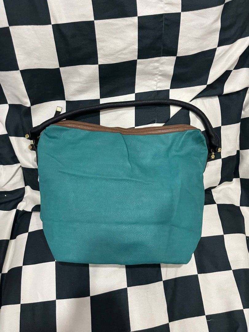 Marla Hobo leather bag (Category: Shoulder Bags) located in Quezon City. Submitted by michypeachyy1 (Listing ID 1467909512, Image 3). Description: 380 plus shipping.