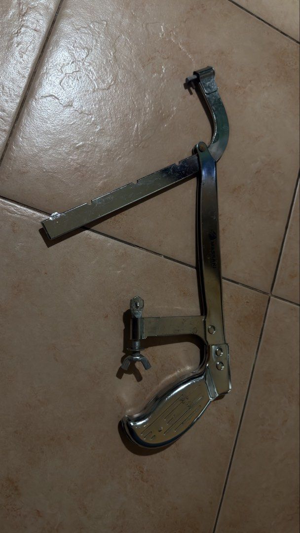 Massaki Adjustable Metal Hacksaw Tool (Category: Construction Tools & Equipment) located in Cebu City. Submitted by eynjlin (Listing ID 1468010891, Image 1). Description: - Brand: Massaki - Type: Heavy-duty metal hacksaw - Finish: Chrome finish body with ergonomic handle - Features: Adjustable frame length with notches and wing nut tension screw - Condition: Minor signs of oxidation on the adjustment screw and frame surface, but fully functional 