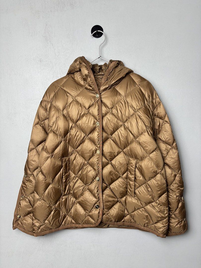Max Mara The Cube Bisoft Quilted Down Puffer Jacket (Category: Coats, Jackets and Outerwear) located in Mandaluyong City. Submitted by fellas_ph (Listing ID 1467928574, Image 2). Description: Excellent condition No issues Good as new! Size M-L 21.5" Width 24" Length 20" Shoulders 20" Sleeve Length.