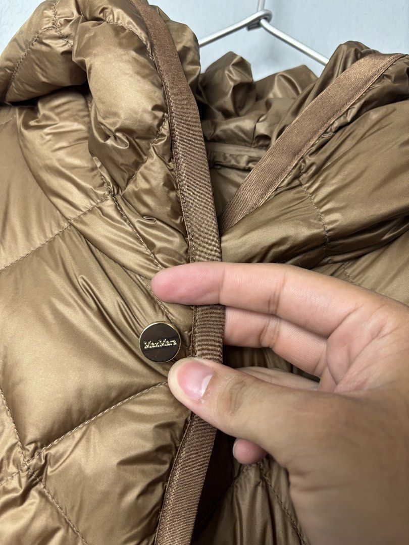 Max Mara The Cube Bisoft Quilted Down Puffer Jacket (Category: Coats, Jackets and Outerwear) located in Mandaluyong City. Submitted by fellas_ph (Listing ID 1467928574, Image 3). Description: Excellent condition No issues Good as new! Size M-L 21.5" Width 24" Length 20" Shoulders 20" Sleeve Length.