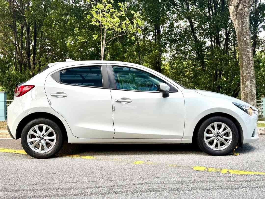 Mazda 2 Hatchback 1.5 Standard (A) (Category: Used Cars) located in Singapore. Submitted by queenscarpl (Listing ID 1428144089, Image 2). Description: Showroom: Sin Ming 176 Sin Ming Drive #01-18 Singapore 575721 Sales Contact: Alvin Ng tel:88132929 .