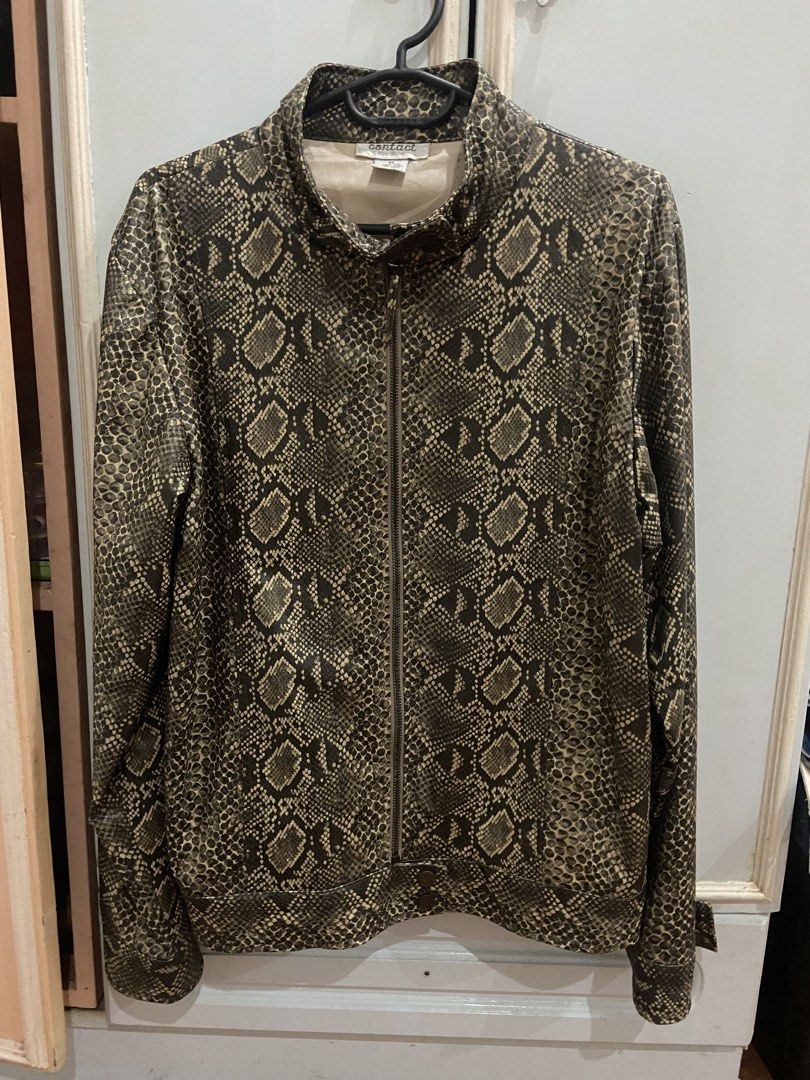 medium unisex (Category: Coats, Jackets and Outerwear) located in Subic. Submitted by thriftzforfun (Listing ID 1468008711, Image 1). Description: snake skin something, not sure .