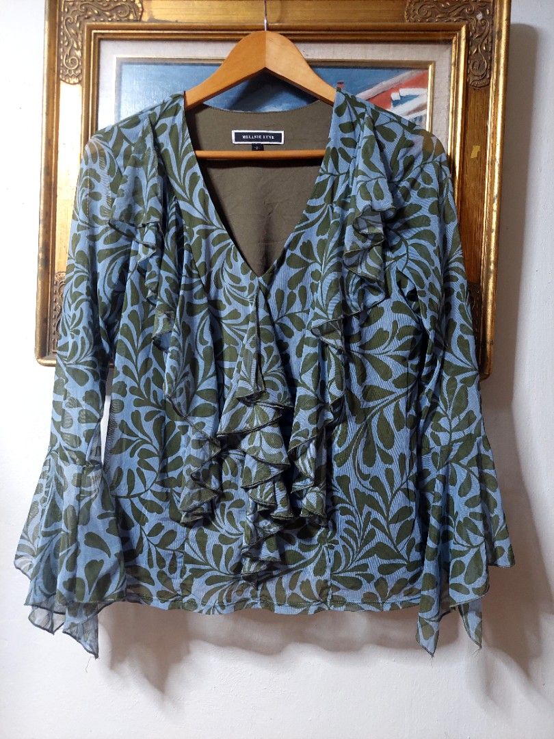 Melanie lyne ruffled top (Category: Coats, Jackets and Outerwear) located in Santa Rosa. Submitted by roycerocus (Listing ID 1467845801, Image 1). Description: size small ruffled blouse no issue looks new.