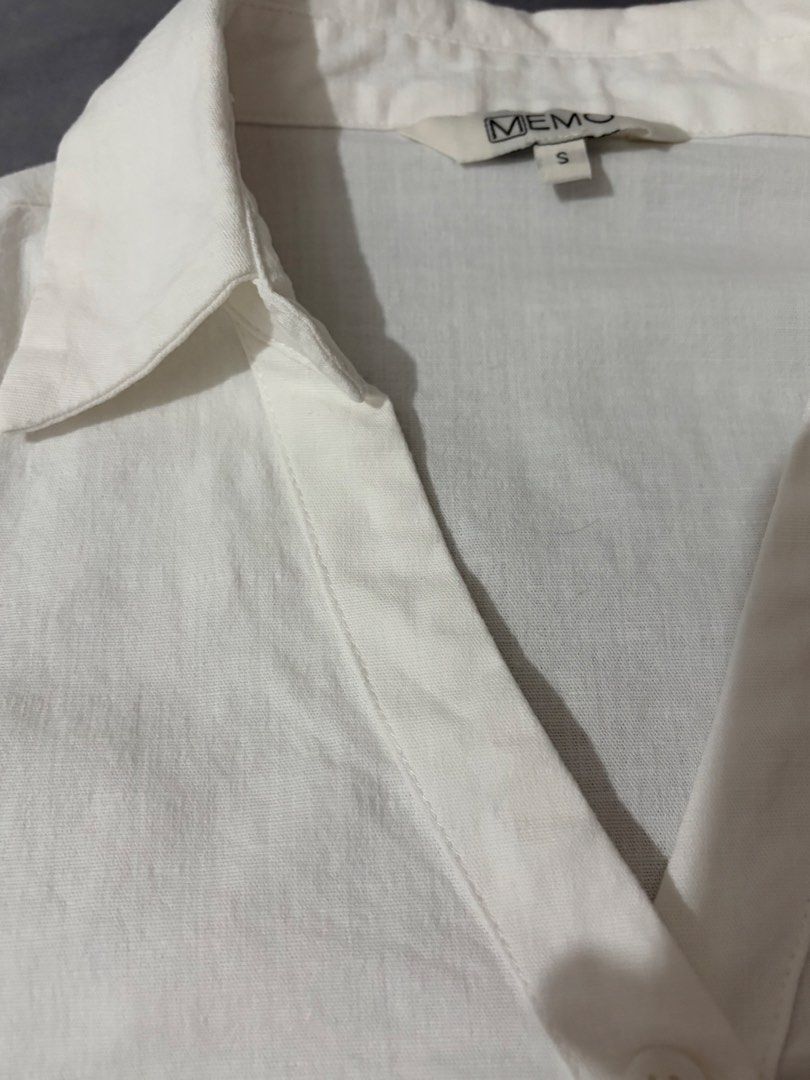 MEMO Cotton Cropped White Collared Shirt Size S (Category: Shirts) located in Taguig. Submitted by katalonia (Listing ID 1467974024, Image 2). Description: - Brand: MEMO - Color: Plain White - Style: Collared V-neck button-down with folded sleeve cuffs - Fit: Regular fit - Material: 97% Cotton, 3% Spandex - Condition: Clean, no flaws - Versatile piece, easy to pair with jeans or slacks - 45cm x 56cm - Used once only cuz too small for me. Really l