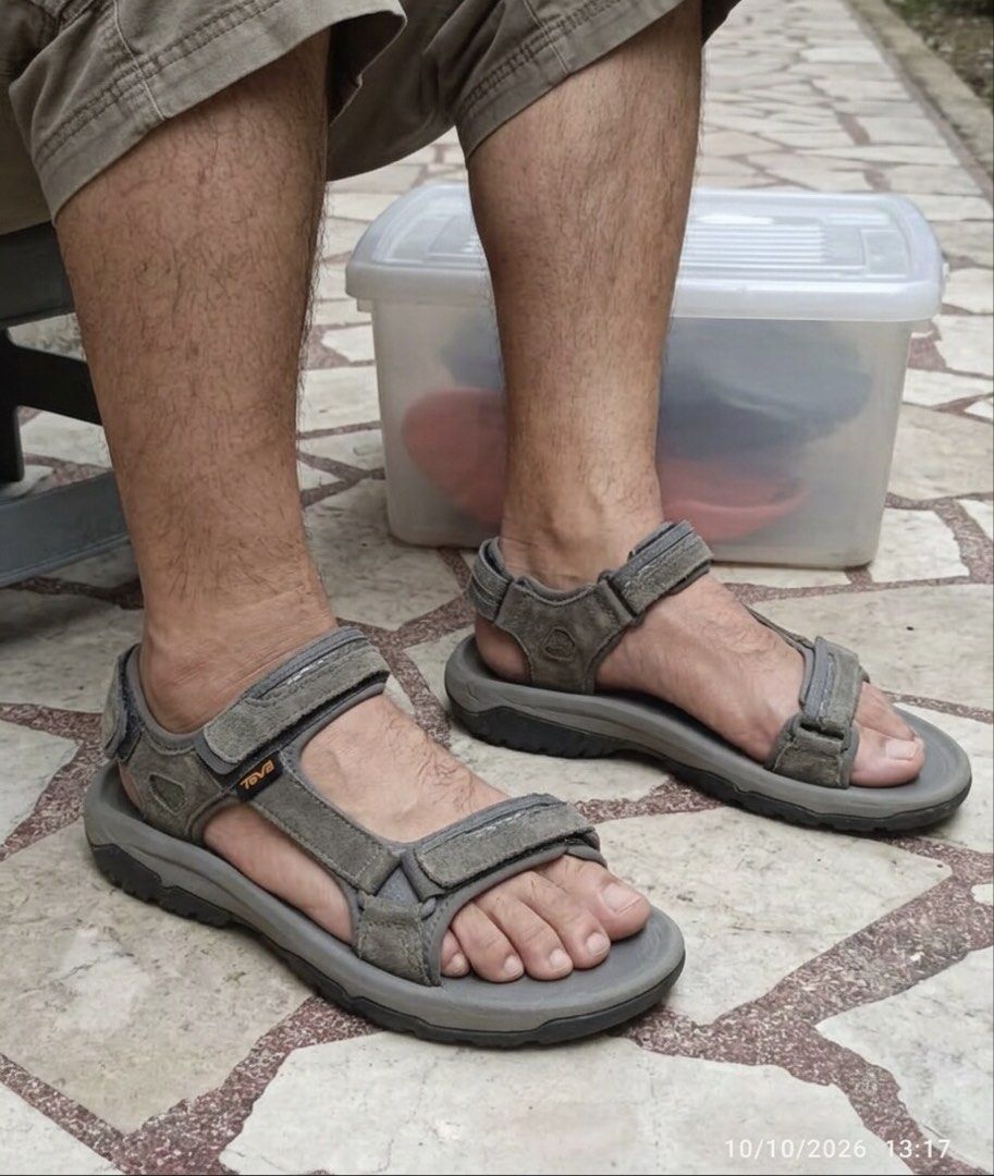 Men’s Outdoor/Hiking Sandals (Category: Slippers & Slides) located in Taytay. Submitted by crisha14344 (Listing ID 1467890822, Image 2). Description: Suede/Leather-Style Straps May tawad pa naman Naka-stock Kc Wala namang nagsusuot na, super laki. RFS: Oversized Size 11 Decluttering .