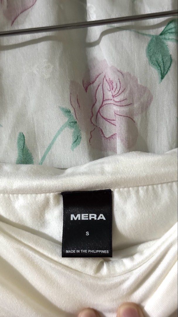 MERA Off-Shoulder Long Sleeve Top Size S (Category: Longsleeves) located in Calauan. Submitted by bellabells_thrifthings (Listing ID 1467995684, Image 3). Description: - Style: Off-shoulder top with long sleeves - Color: White - Size: S (Made in the Philippines) - Material: Soft, drapes nicely at the neckline - Condition: Clean, no obvious flaws.