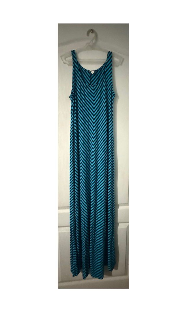 Merona Maxi Dress (Category: Dresses) located in Legazpi City. Submitted by alyblueberyl (Listing ID 1467987166, Image 1). Description: Size Medium Flowy material.