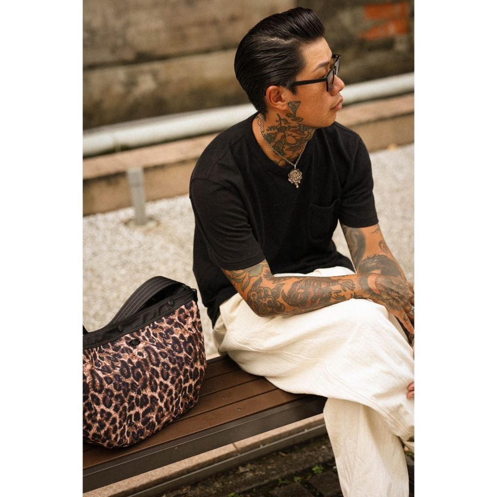 Metalize & co. - Cool Cats - Limited Edition Leopard Shoulder bag (Category: Activewear) located in Cabuyao City. Submitted by _streetflavor (Listing ID 1467968549, Image 3). Description: Metalize & co. - Cool Cats - Limited Edition Leopard Shoulder bag Excellent Length: 30 Width: 20 -1,280 pesos Dm.