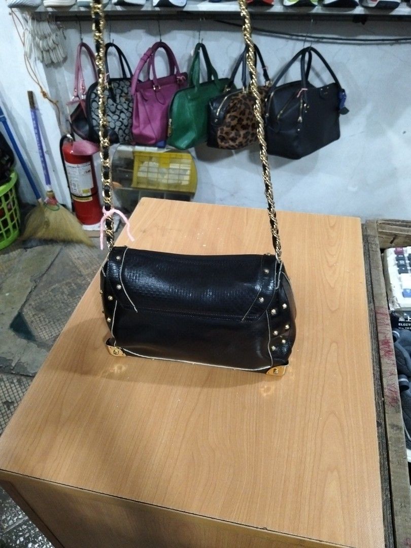 Metro city (Category: Cross-body Bags) located in El Salvador. Submitted by francheskaukayukay (Listing ID 1467928232, Image 3). Description: .