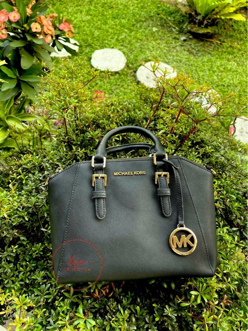 Michael Kors (Category: Cross-body Bags) located in Batangas. Submitted by lovecrishonna (Listing ID 1468032252, Image 1). Description: Decluterring Meet up Lipa Batangas Super good deal Free sf if for shipping.