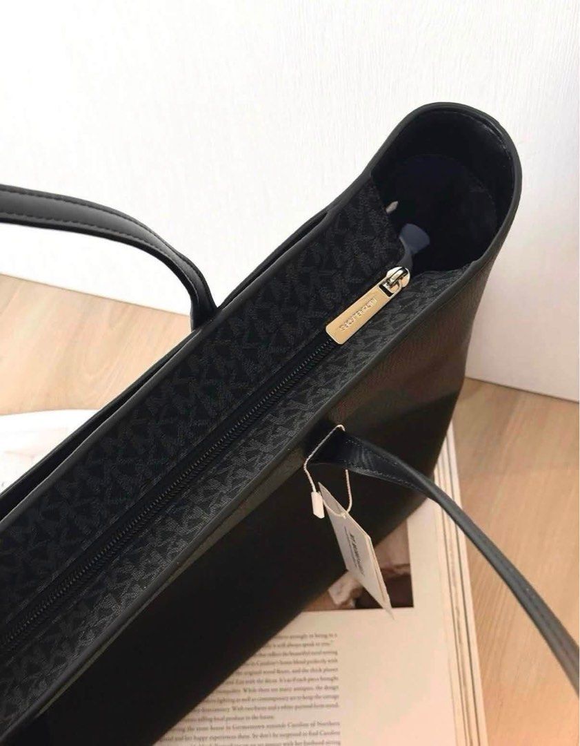 Michael Kors Arden Tote Bag (Category: Tote Bags) located in Tarlac. Submitted by twin8dresserr (Listing ID 1468051810, Image 3). Description: Onhand Pinas ✅ 𝐌𝐢𝐜𝐡𝐚𝐞𝐥 𝐊𝐨𝐫𝐬 𝐀𝐫𝐝𝐞𝐧 𝐋𝐚𝐫𝐠𝐞 𝐓𝐨𝐭𝐞 𝐁𝐚𝐠 Can fit laptop and folders inside - 100% leather - Gold-tone hardware - 18”W X 10.5”H X 5”D - Handle drop: 11” - Exterior details: front slip pocket - Interior details: back zip pocket P8,295.
