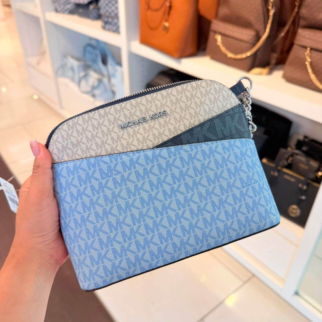 Michael Kors Dome Crossbody Bag (Category: Cross-body Bags) located in Tarlac. Submitted by twin8dresserr (Listing ID 1468052012, Image 1). Description: Onhand Pinas Michael Kors Crossbody Bag Multi-color chain - Brand new and original P4,650.