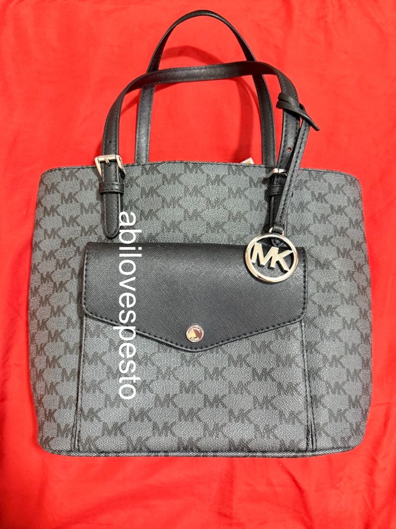 Michael Kors Medium Pocket Multi-Function Tote (Category: Luxury Bags & Wallets) located in Quezon City. Submitted by abipdejarme (Listing ID 1467929166, Image 1). Description: .