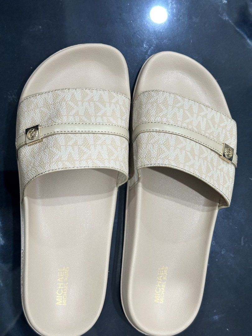 Michael Kors Slides (Category: Sneakers & Footwear) located in Pasay City. Submitted by crewonthego (Listing ID 1467988904, Image 3). Description: Selling my michael kors slides in beige/cream color BRAND NEW i bought in Los Angeles USA for only 2,800 pesos. Slightly nego.