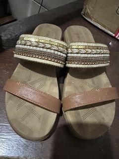 (Category: ) located in . Submitted by shopkriscloset (Listing ID 1467841307, Image 1). Description: .